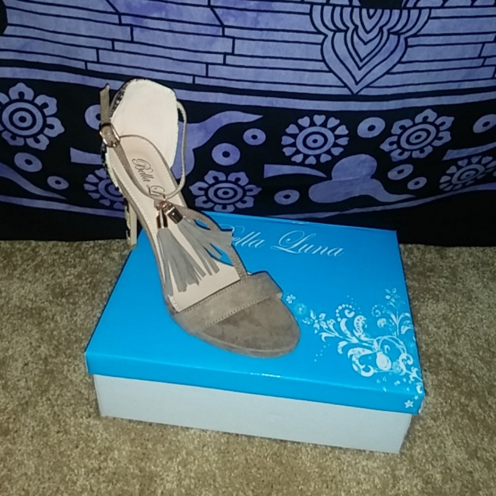 Heels - Picture 2 of 4